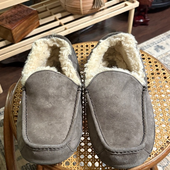 Ugg slippers. Size 13 - Picture 1 of 6